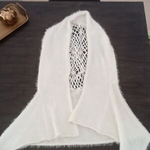 Sweater vest very soft color cream size large new no tags never worn